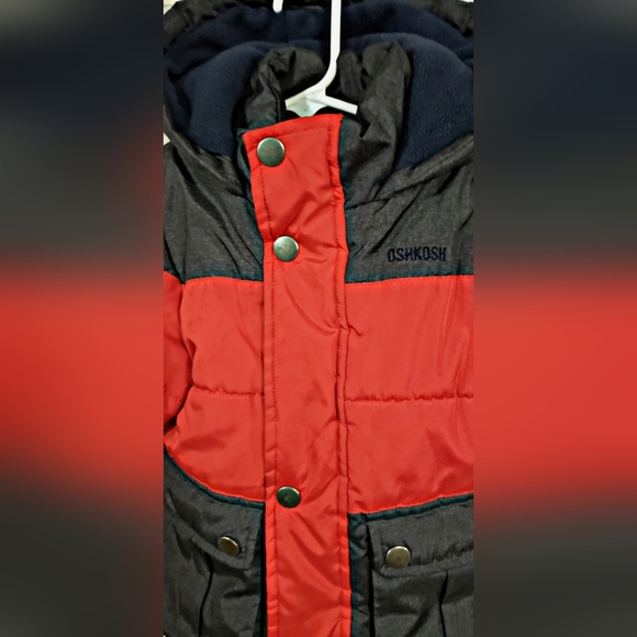 Oshkosh Boys Size 4T Red Winter Jacket - Picture 4 of 13